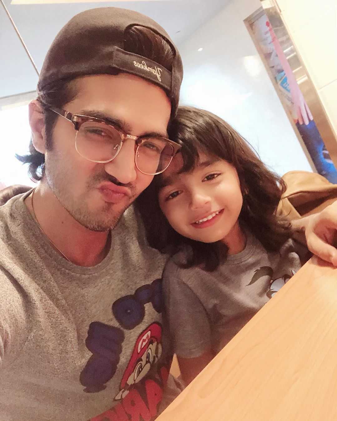 Exclusive Pictures Of Shehzad Sheikh And His Family – Health Fashion