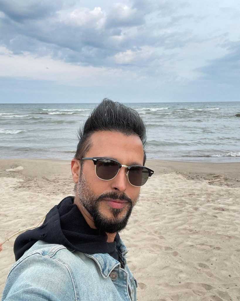 Famous Actor Ali Kazmi Shares Beautiful Pictures With Family In US ...