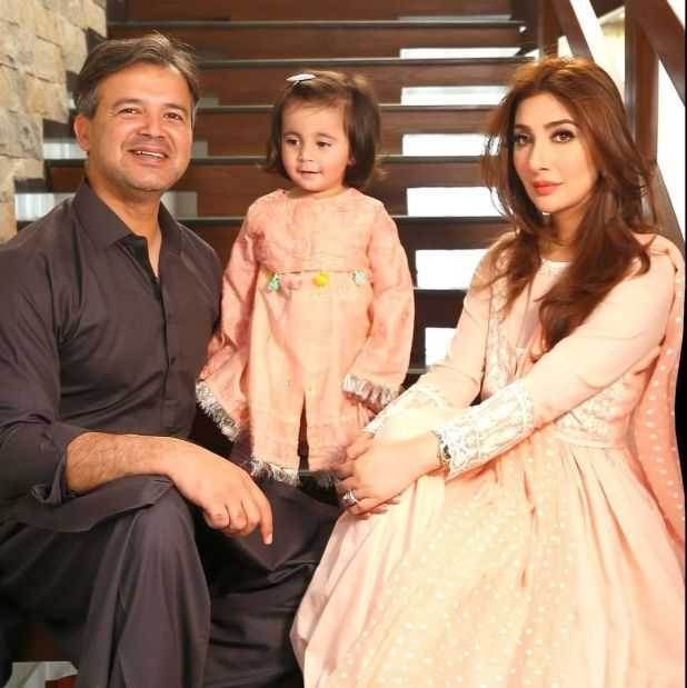 Ayesha Khan Latest Adorable Family Pictures – Health Fashion